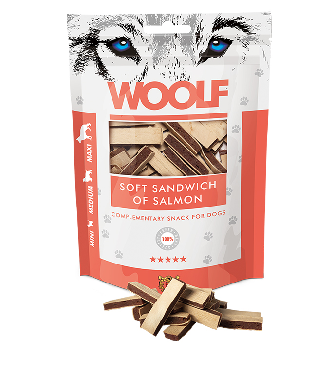 WOOLF pochúťka pre psov: Mäkký sendvič z lososa - 100g
